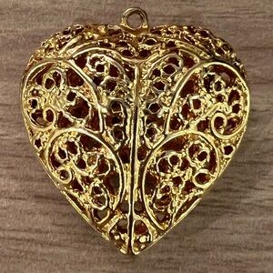 Elegant Gold Heart Pendant